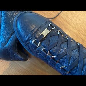SOLD Balenciaga “Arena” sneaker 38 in Navy Blue